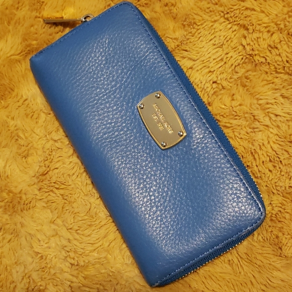 Michael Kors Jet Set zippered wallet - Picture 1 of 14